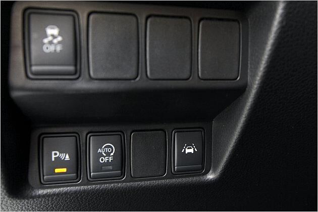 Den Spurhaltewarner hat die zweitniedrigste Ausstattung Acenta an Bord