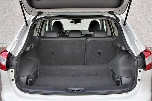 Ab der Acenta-Ausstattung ist der Ladeboden verstellbar