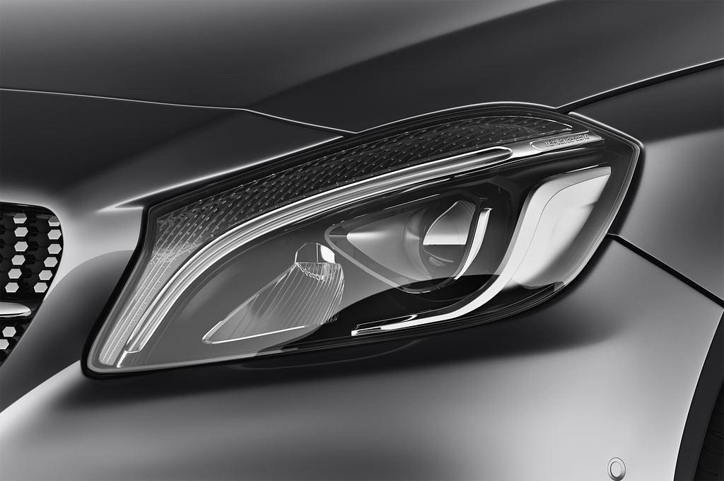 Mercedes A-Class (Baujahr 2017) AMG Line 5 Türen Scheinwerfer