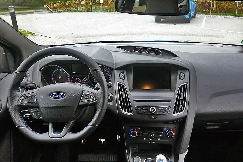 Das Cockpit des neuen Ford Focus RS.