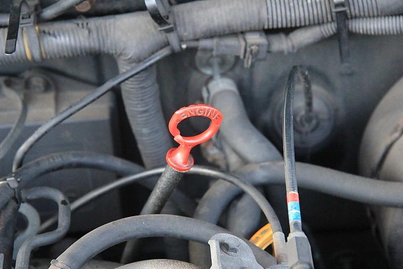 Der wichtigste Stab im Auto: der Ölstab.