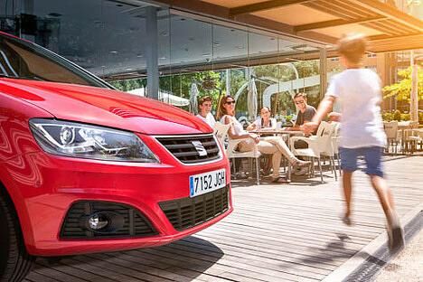 Mit dabei: Der Seat Alhambra wird schnell zum Star. Spätestens dann, wenn es gilt, die Familie samt Anhang mit einem Auto zu transportieren.