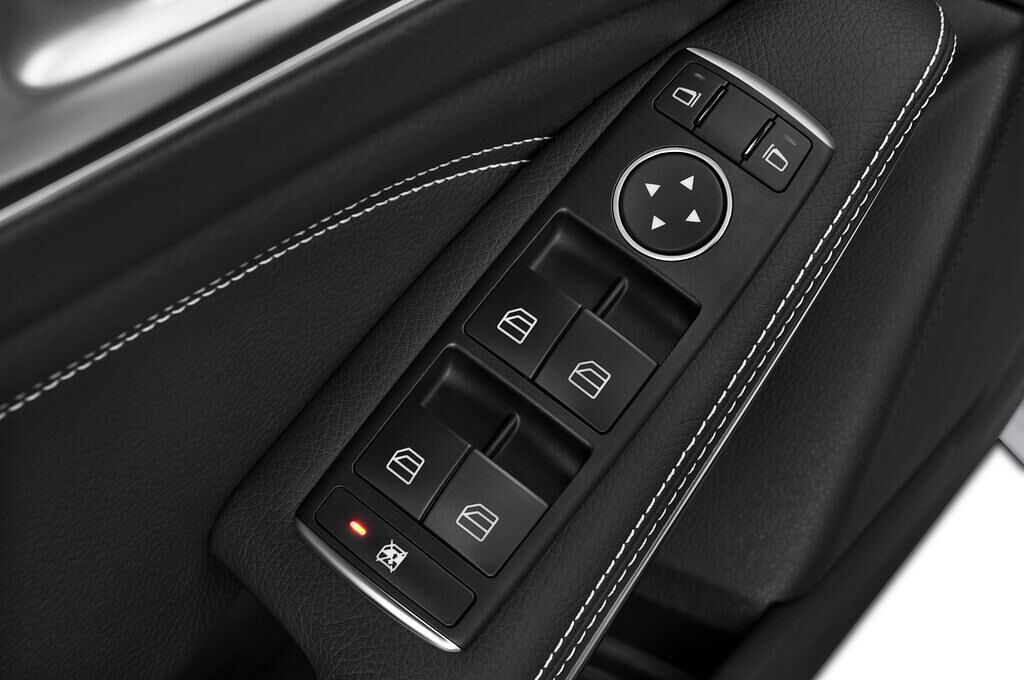 Mercedes A-Class (Baujahr 2013) Urban 5 Türen Bedienungselemente Tür