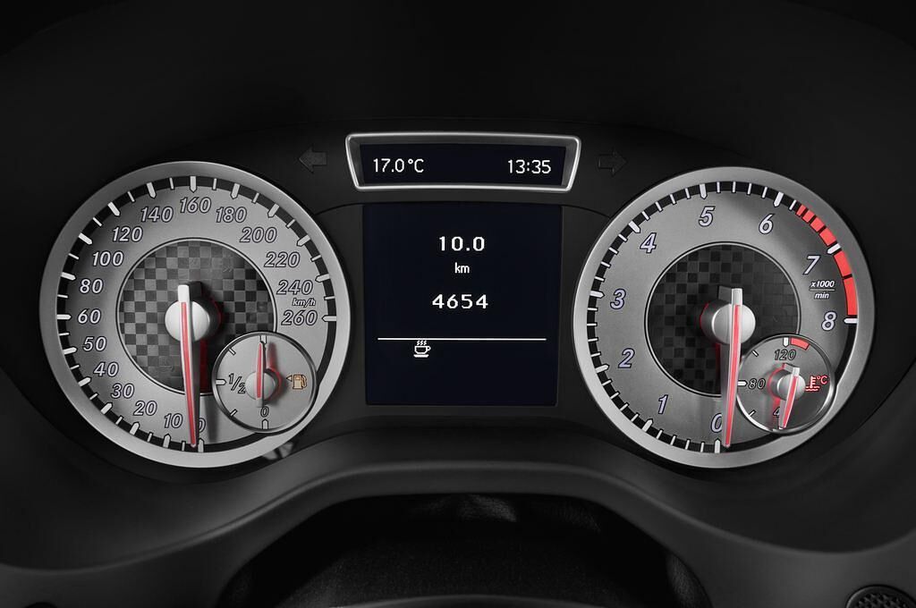 Mercedes A-Class (Baujahr 2013) Urban 5 Türen Tacho und Fahrerinstrumente
