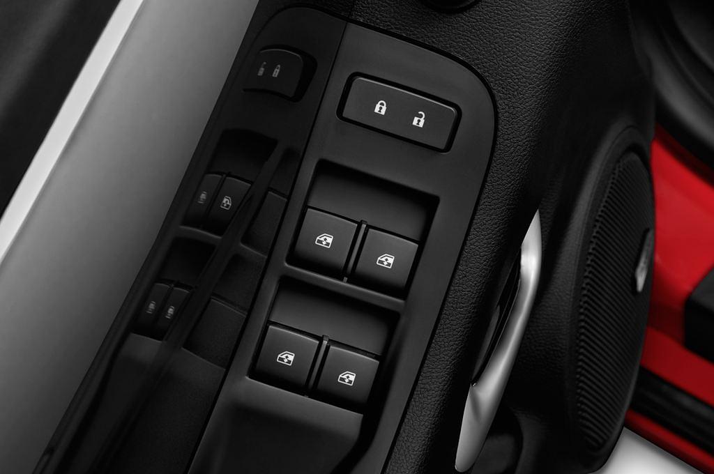 Chevrolet Camaro (Baujahr 2012) - 2 Türen Bedienungselemente Tür