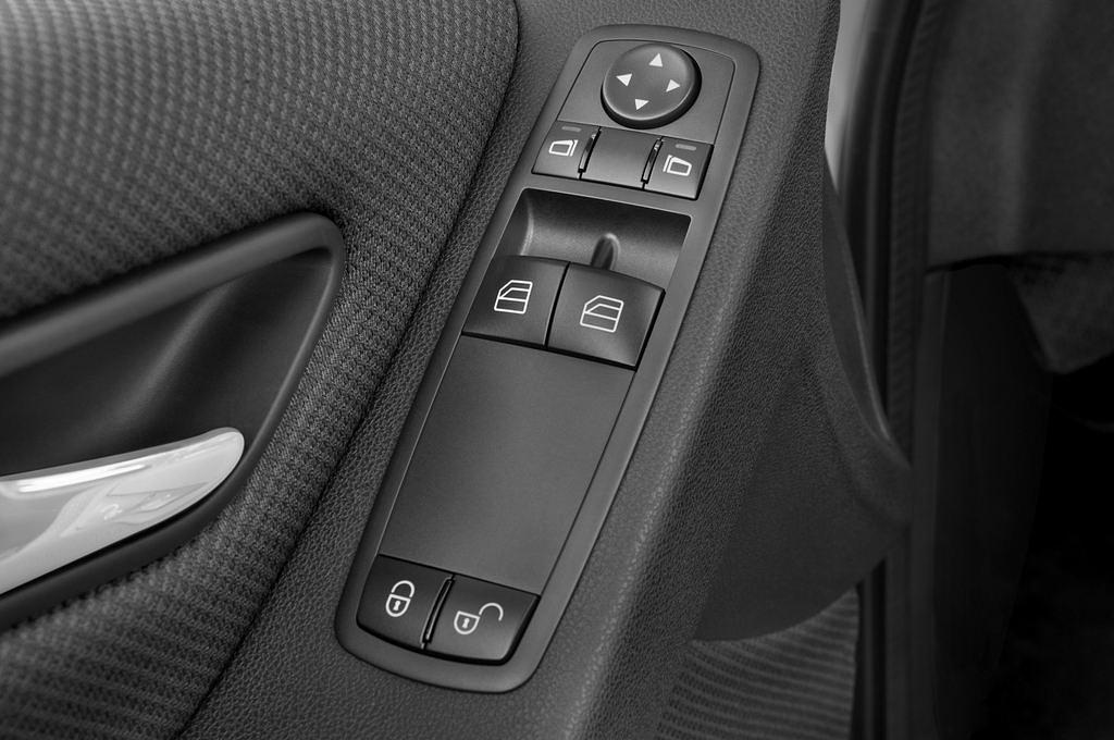 Mercedes A-Class (Baujahr 2011) Avantgarde 5 Türen Bedienungselemente Tür