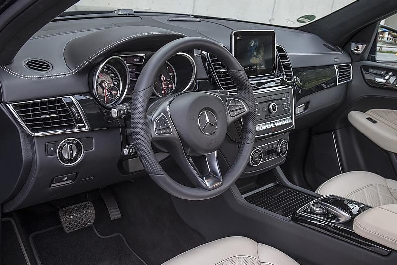 Das Cockpit des Mercedes GLE 400 4matic
