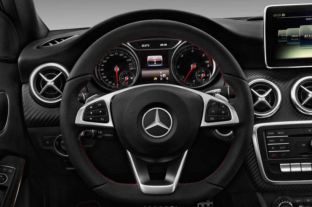 Mercedes A-Class (Baujahr 2017) AMG Line 5 Türen Lenkrad