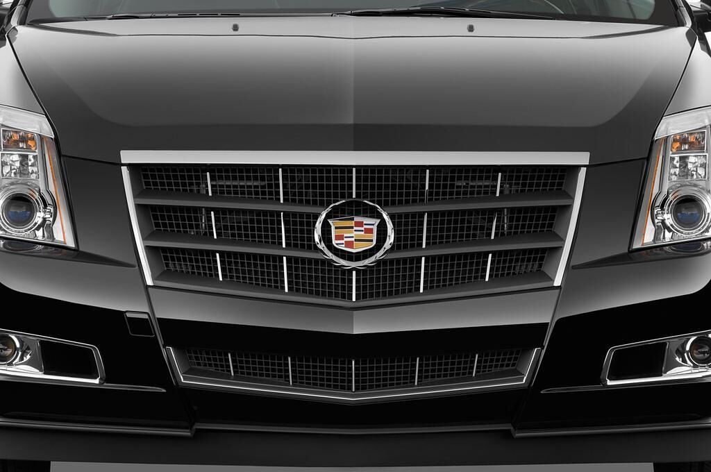 Cadillac CTS (Baujahr 2011) Sport Luxury 5 Türen Kühlergrill und Scheinwerfer