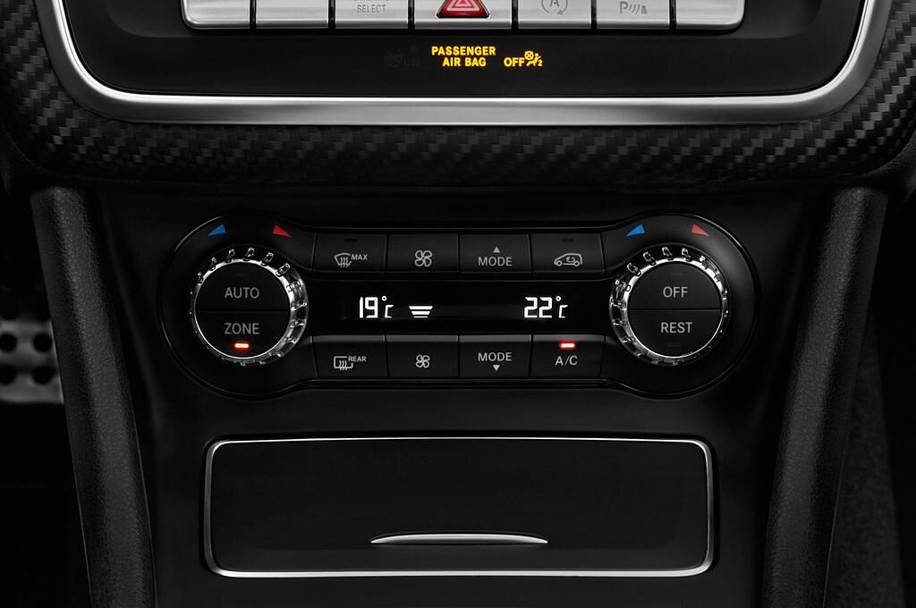 Mercedes A-Class (Baujahr 2017) AMG Line 5 Türen Temperatur und Klimaanlage