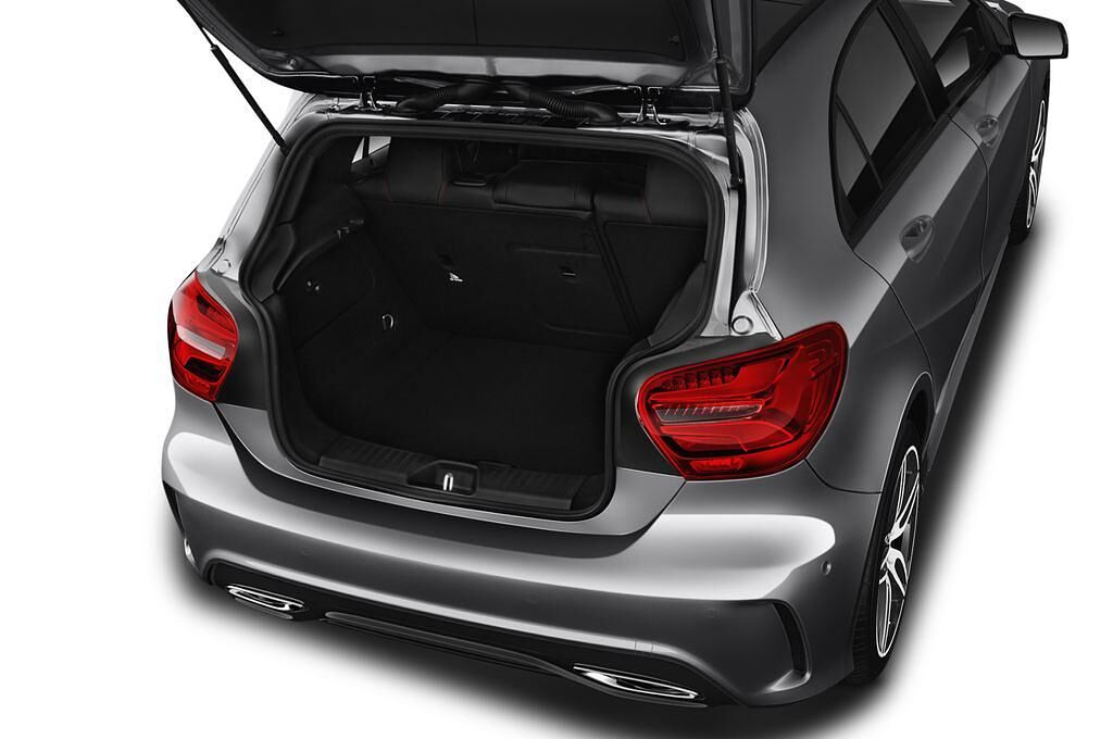 Mercedes A-Class (Baujahr 2017) AMG Line 5 Türen Kofferraum