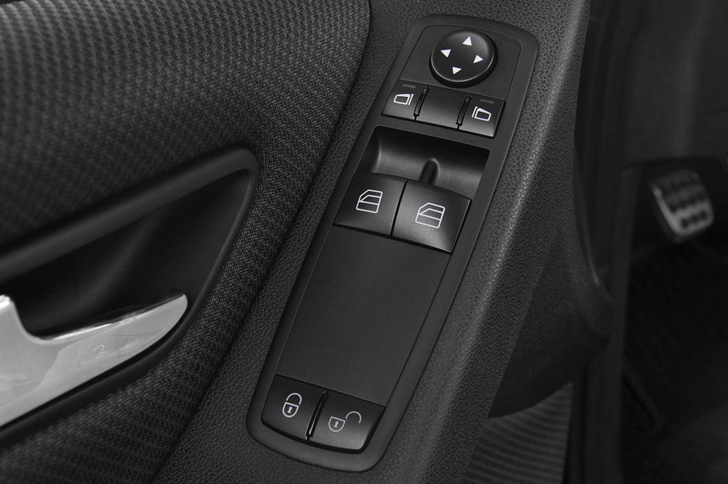 Mercedes A-Class (Baujahr 2011) - 5 Türen Bedienungselemente Tür