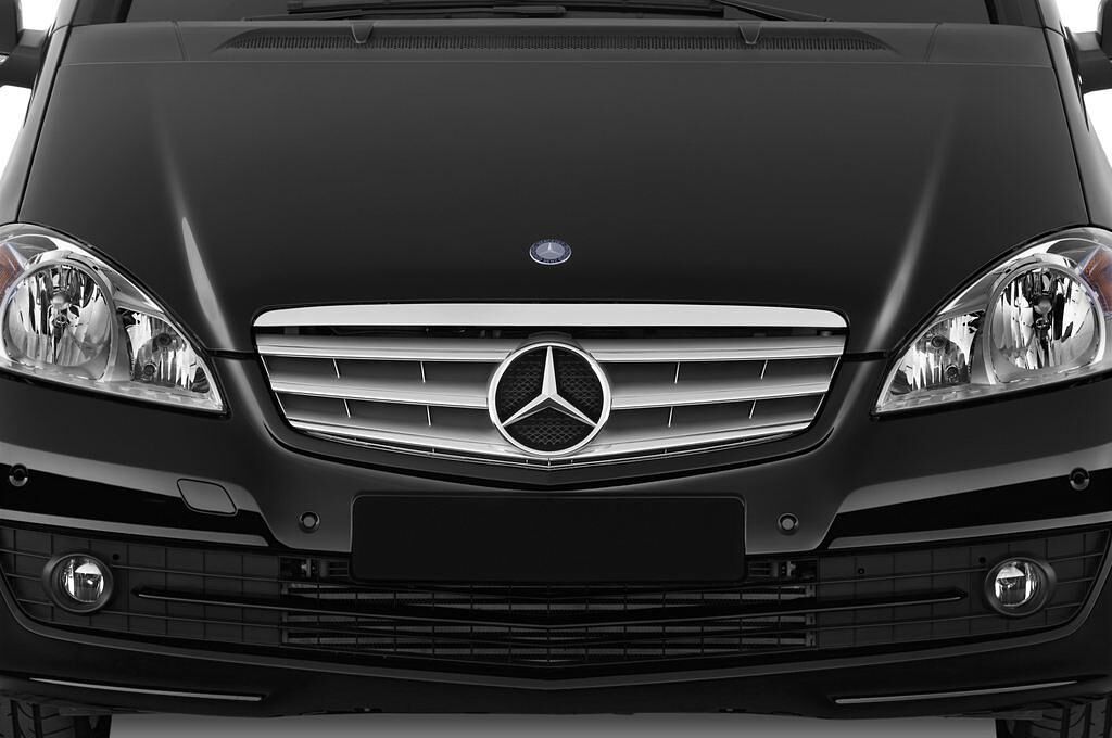 Mercedes A-Class (Baujahr 2011) - 5 Türen Kühlergrill und Scheinwerfer