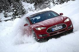 Tesla Winter Experience: Mit dem Model S durch den Schnee