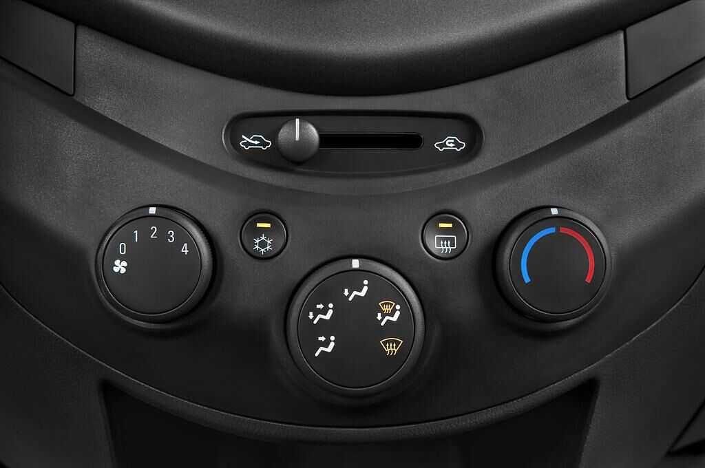 Chevrolet Spark (Baujahr 2011) LS 5 Türen Temperatur und Klimaanlage