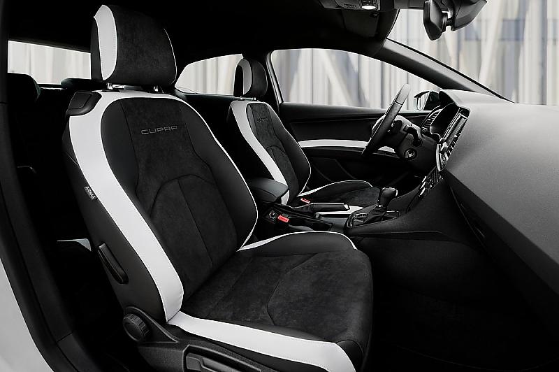 Die Sitze bieten ausreichenden Seitenhalt.