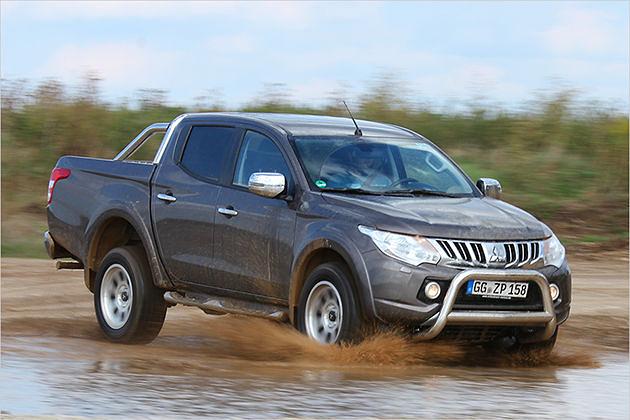 Wirklich komfortabel fährt sich der L200 nur beladen oder im Gelände. Schuld daran ist die starre Banjo-Hinterachse mit Blattfedern