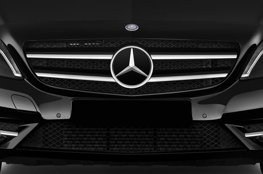 Mercedes B-Class (Baujahr 2013) Sport 5 Türen Kühlergrill und Scheinwerfer