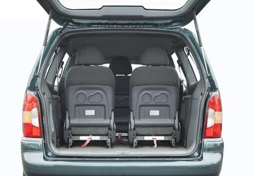 HYUNDAI-Trajet-2-0--2000-2004-