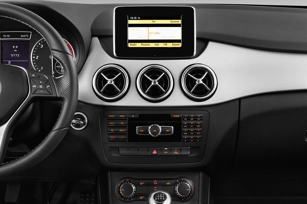 Mercedes B-Class (Baujahr 2013) Sport 5 Türen Mittelkonsole