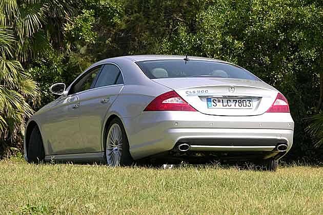 Markantes Detail: Zwei Auspuffendrohre am Heck