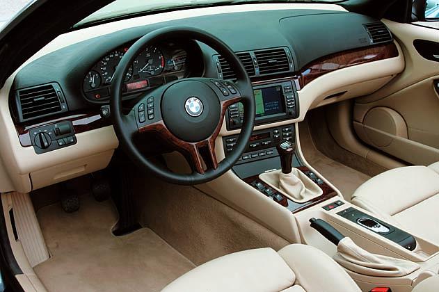 Edles Interieur: Leder und Holz dominieren