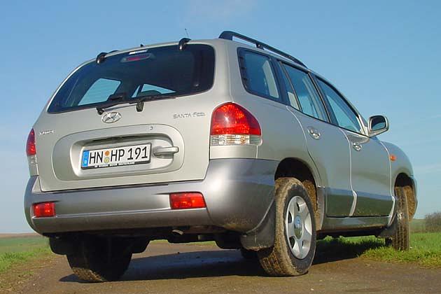 20 Zentimeter Bodenfreiheit machen den Santa Fe unempfindlich gegen die meisten Schlaglöcher