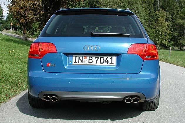Aus zwei mach vier: Der S-Audi hat jetzt vier Auspuff-Enden