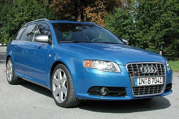 S-typisch: Die silbernen Außenspiegel-Schalen