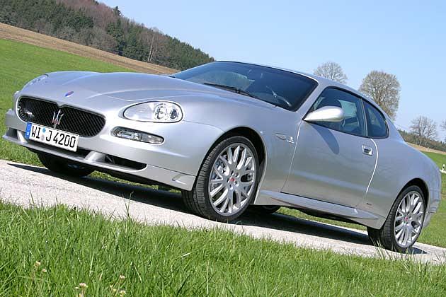 Insbesondere die Seitenschweller sorgen für einen kraftvolleren Auftritt