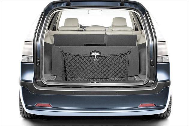 Schick ausgekleidet und mit doppeltem Boden: 419 Liter großer Kofferraum des SportCombi