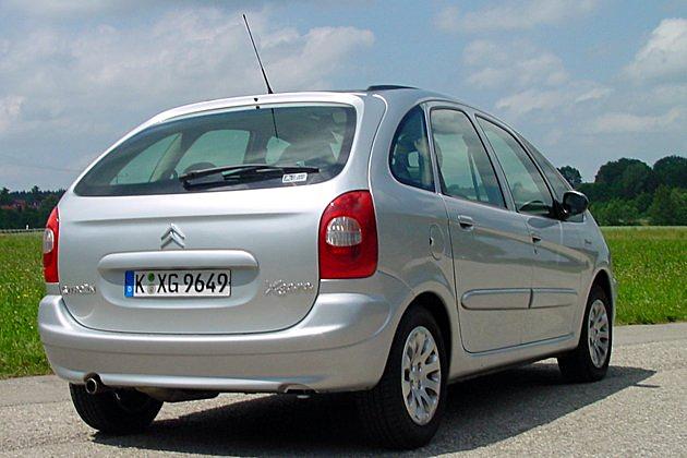 Das abfallende Heck macht deutlich, dass es hier keine dritte Sitzreihe wie im Opel Zafira oder VW Touran gibt