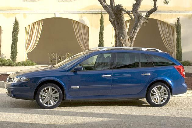 Wirkt dynamisch: Dachreling aus mattem Alu