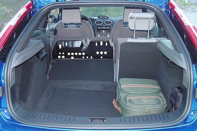 Die Rücksitze lassen sich asymmetrisch geteilt umklappen