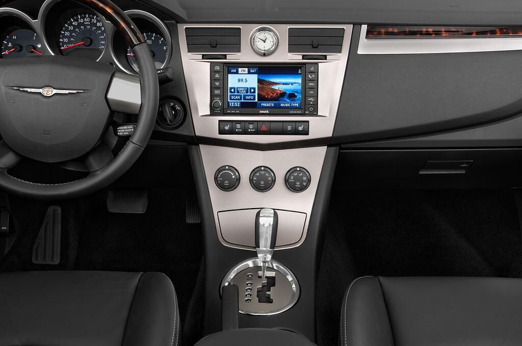 Chrysler Sebring (Baujahr 2010) Limited 2 Türen Mittelkonsole