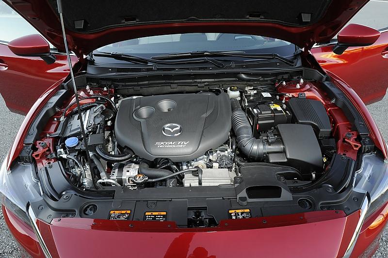 Der 2,2 Liter große Vierzylinder-Dieselmotor des Mazda 6 Kombi D-150 AWD.