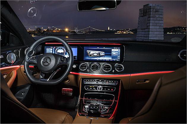 Die beiden 12,3-Zoll-Displays beeindrucken, kosten aber auch etwa 4.400 Euro. Ebenfalls schön: Das Ambientelicht (mit 64 wählbaren Farben)