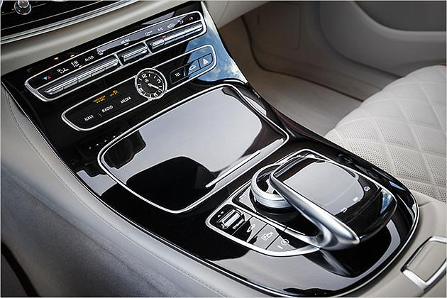 Mittelkonsole: Das Touchpad über dem Drehrad kostet Aufpreis