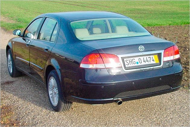 Das Heck des BS6 glänzt durch seine markante Chrom-Nummernschild-Umrandung