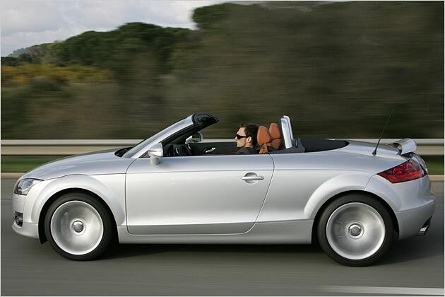 Das Verdeck verschwindet fast wulstfrei im Heck