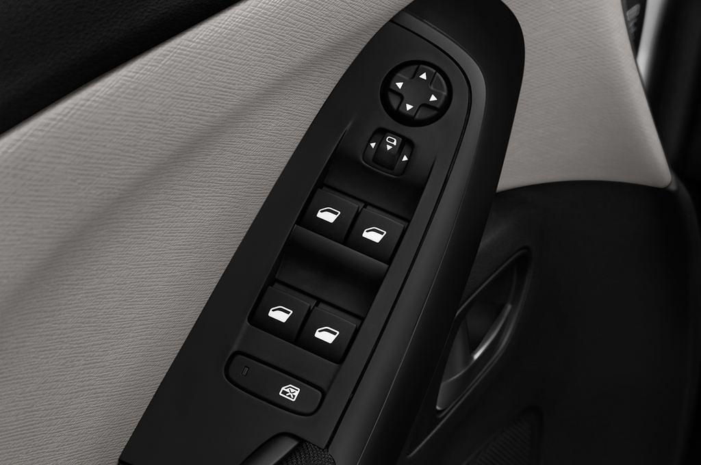 Citroen Grand C4 Picasso (Baujahr 2016) Shine 5 Türen Bedienungselemente Tür