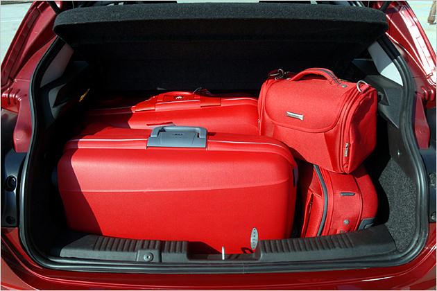 Eine Abdeckung schützt das Gepäck vor Einblicken