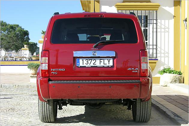 Von hinten wirkt der Nitro glatt und aufgeräumt