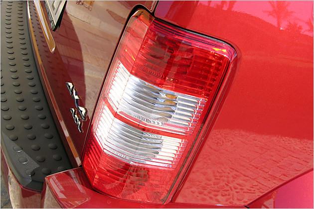 Geradlinige Erscheinung: Die Rückleuchten des Nitro