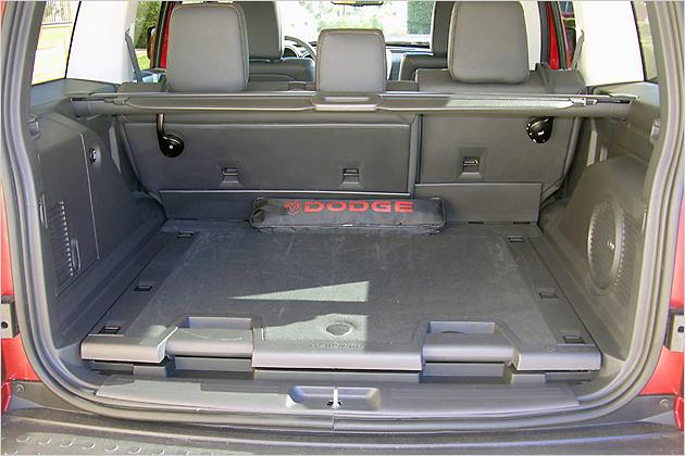 Der Kofferraum ist wegen seiner glatten Wände gut nutzbar