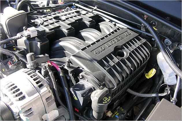 Der 4,0-Liter-Benziner bringt 260 PS in den Nitro