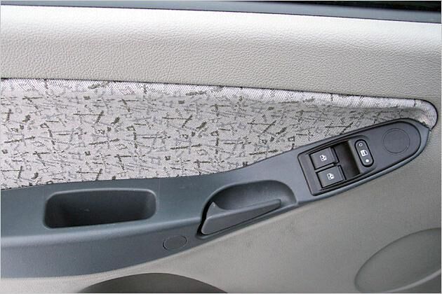 Immerhin gibt es elektrische Fensterheber für vorn