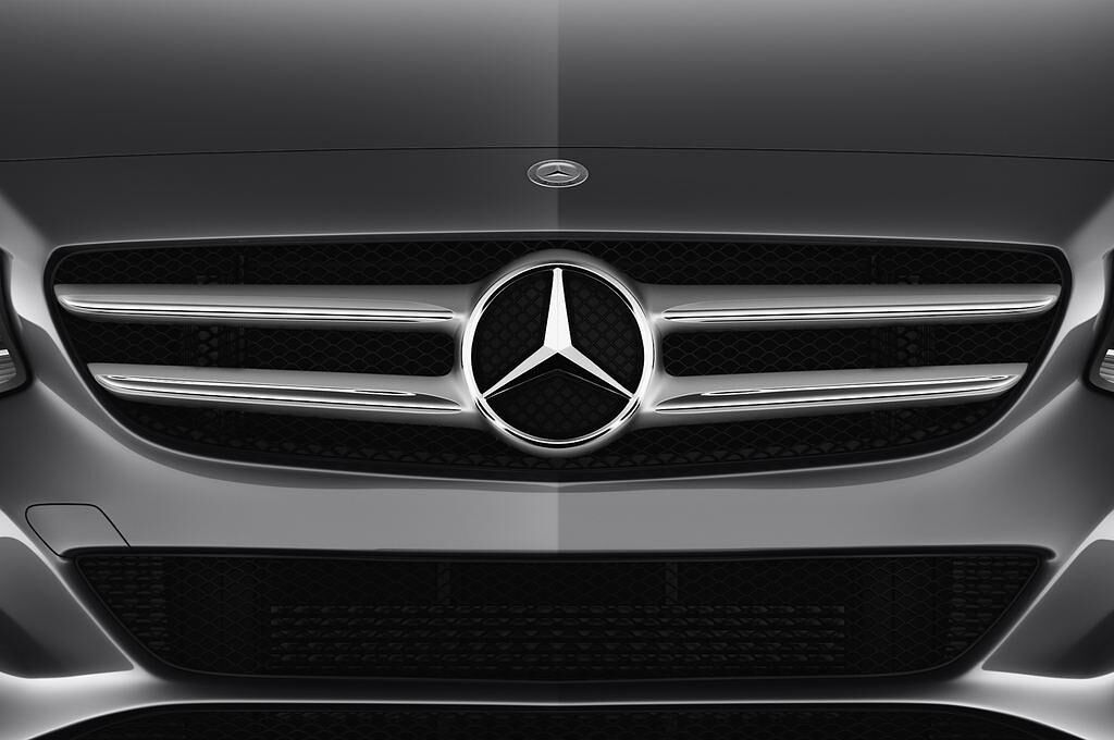 Mercedes B-Class (Baujahr 2017) Style 5 Türen Kühlergrill und Scheinwerfer