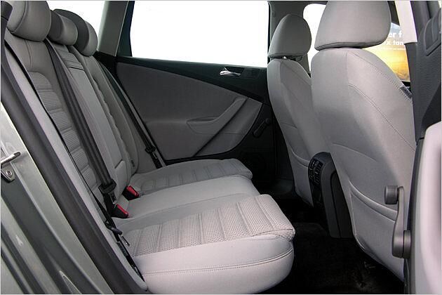 Die Rückbank bietet jede Menge Beinfreiheit