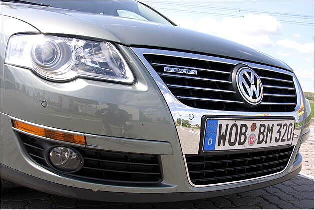 Der Kühlergrill wurde innen zu Gunsten einer besseren Aerodynamik teilweise verschlossen